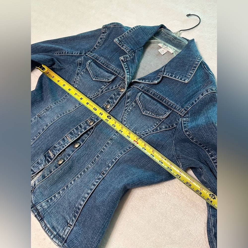 πJ05Dress Barn Denim Jacket w/buttons. L 23β, P2P 21β, Sleeves 24β, SZ XL. - Picture 9 of 10